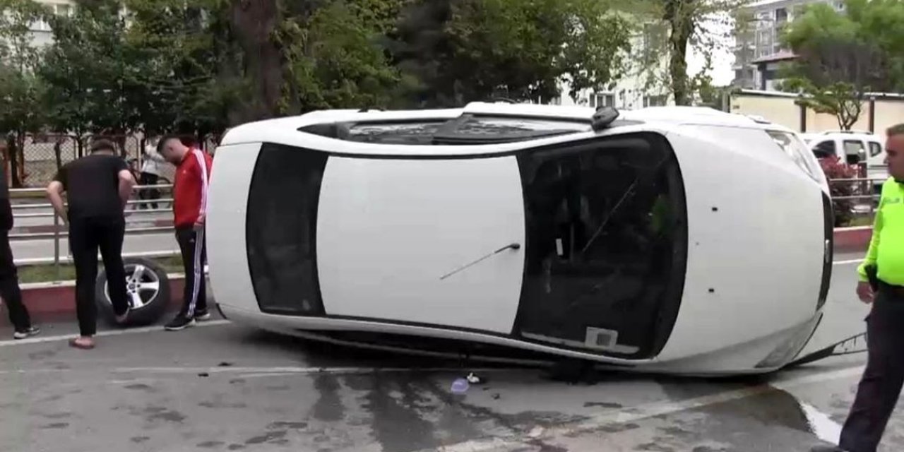 Siirt'te Otomobil Refüje Çarptı: 3 Yaralı