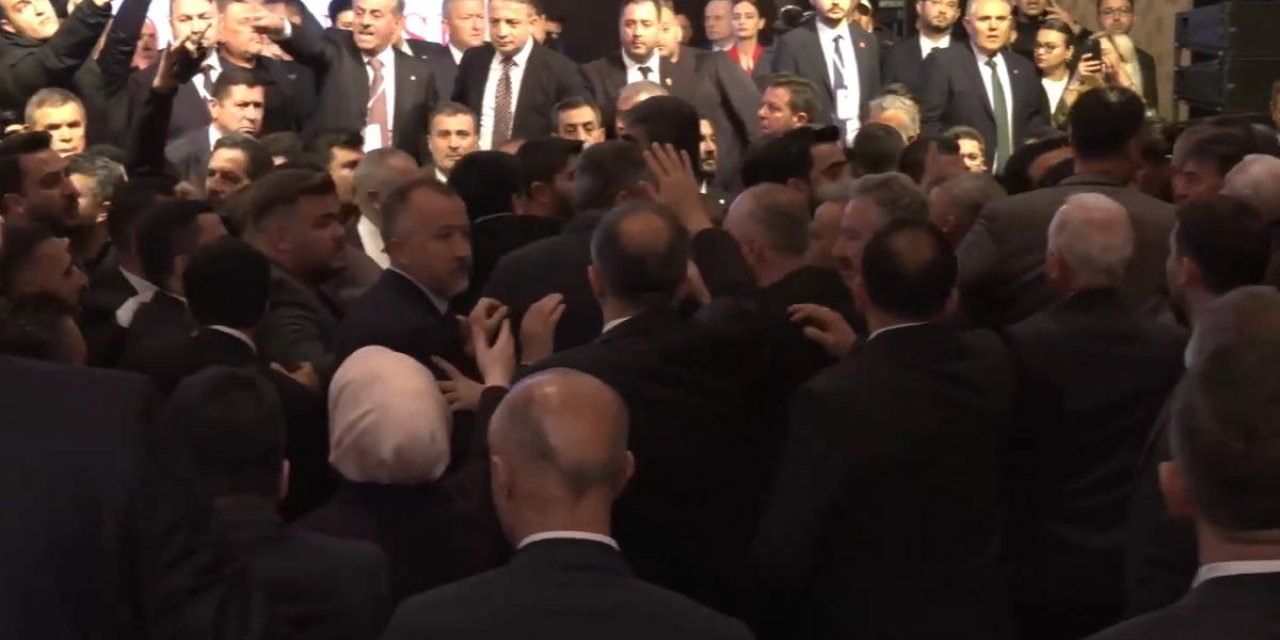 Türkiye Belediyeler Birliği Seçiminde İmamoğlu'nun Mesajı Okunurken Kavga Çıktı