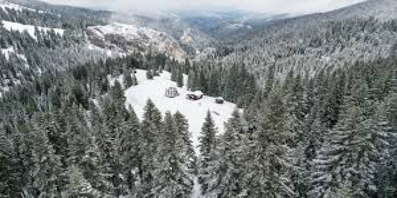 Kastamonu'da Baharda Yağan Kar Ilgaz Dağı'nı Beyaza Bürüdü