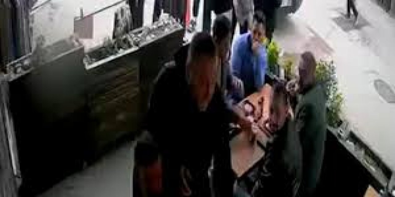 Restoranda Boğazına Yiyecek Kaçan Çocuk Heimlich Manevrasıyla Kurtarıldı