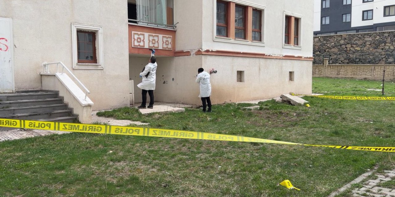 Boşanma Aşamasındaki Eşine Kızdı, Kayınpederinin Evine Tüfekle Ateş Açtı