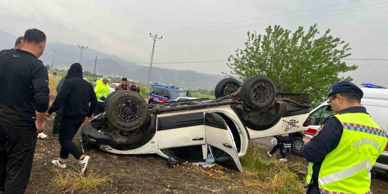 Osmaniye'de Kontrolden Çıkan Otomobil Tarlaya Devrildi: 1 Yaralı