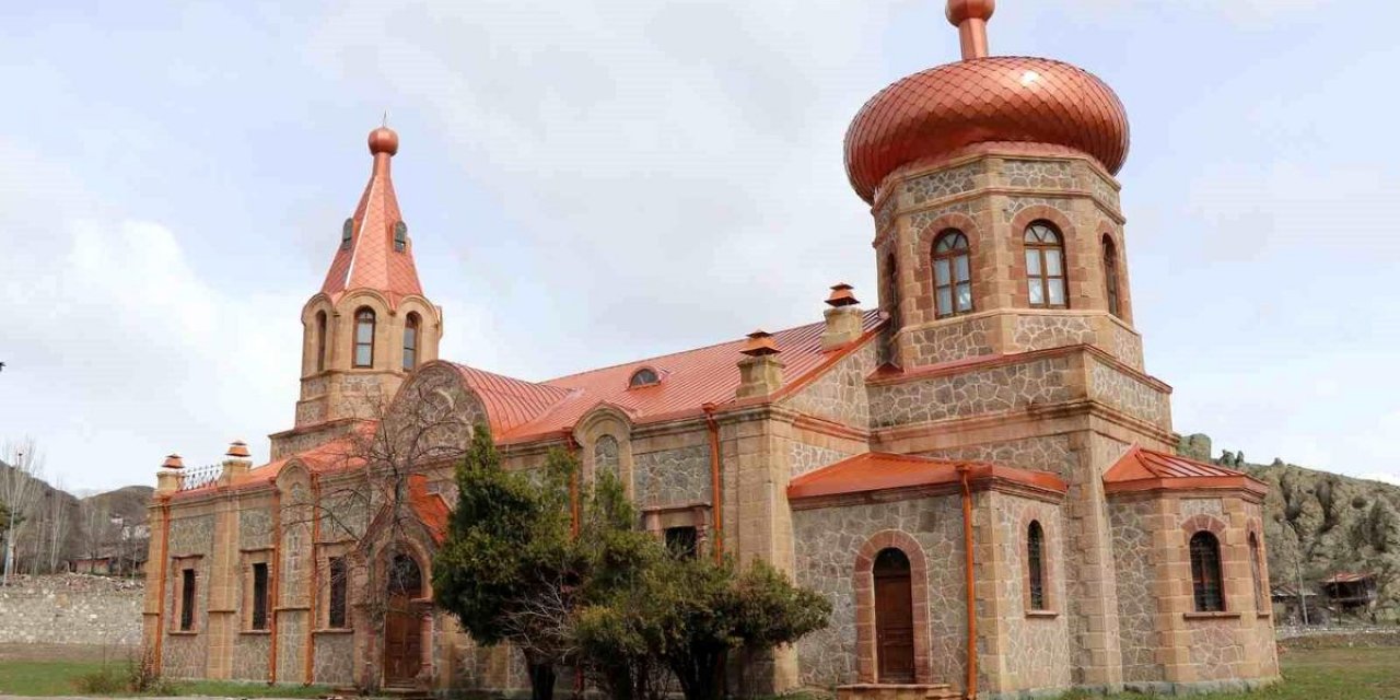 Oltu'da Tarihi Rus Kilisesi'nin Bir Bölümü Kütüphane ve Kitap Kafe Olacak
