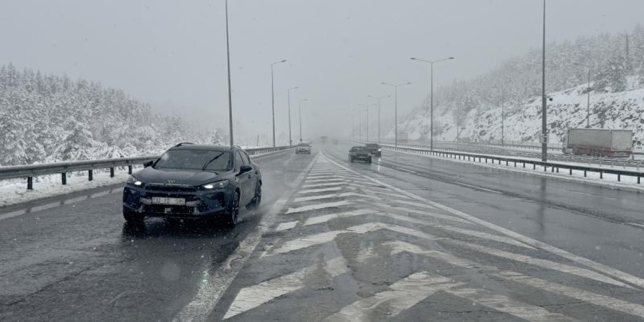 Anadolu Otoyolu'nun Ankara Kesiminde Kar Etkili Oluyor