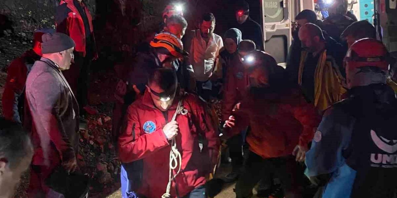 Küre'de Uçuruma Düşen Genç Kurtarıldı