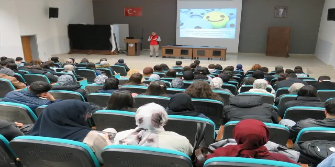 Kırşehir'de Polis Ekipleri Öğrencileri Bilgilendirdi