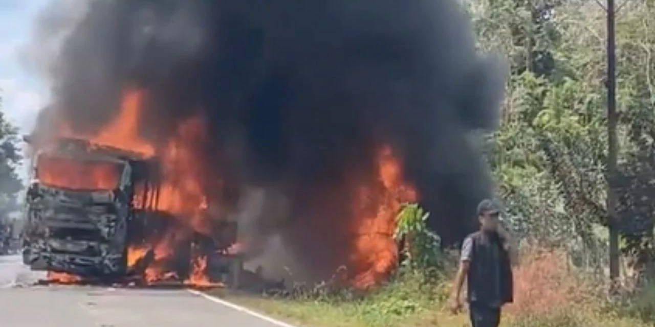 Tanker Ve Otobüs Kafa Kafaya Çarpıştı: 16 Ölü, 4 Yaralı