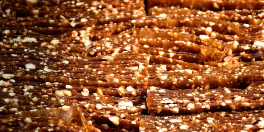 Araplar Tescilli Dut Pestili Ve Kömesini Sevdi