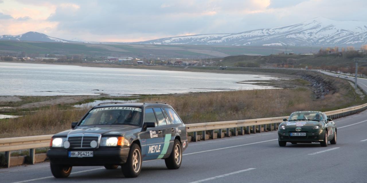 Almanya'dan Nepal'e Uzanan İpek Yolu Rallisi'nin Ahlat Etabı Tamamlandı