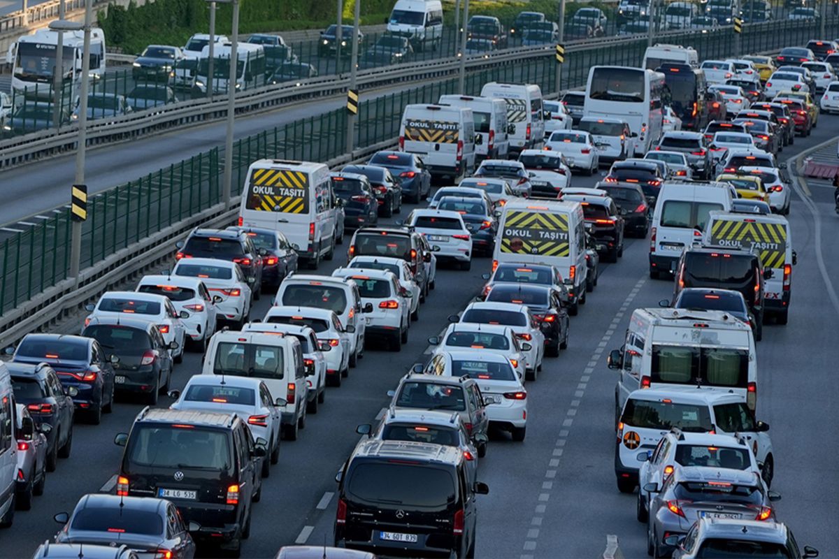 Pompada Çifte Değişim! Benzine Zam, Otogaza İndirim Geldi