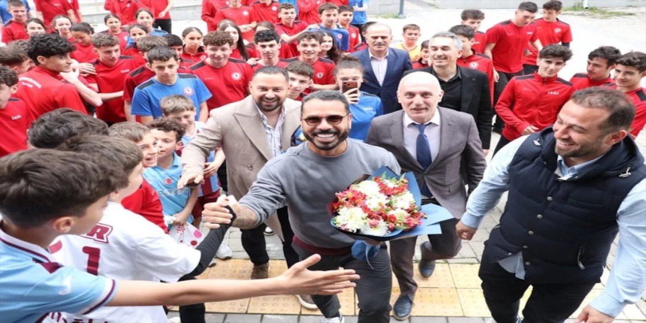 Trabzonspor'un Eski Oyuncusu Alanzinho, Öğrencilerle Buluştu