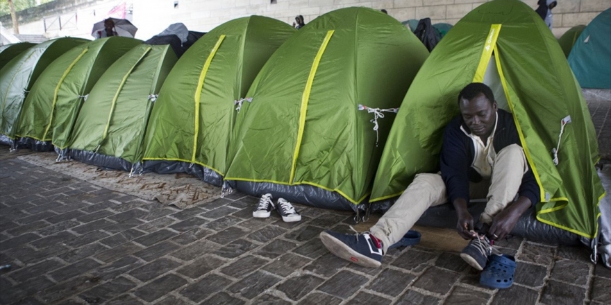 Paris'te Düzensiz Göçmenlere 'Tahliye' Operasyonu