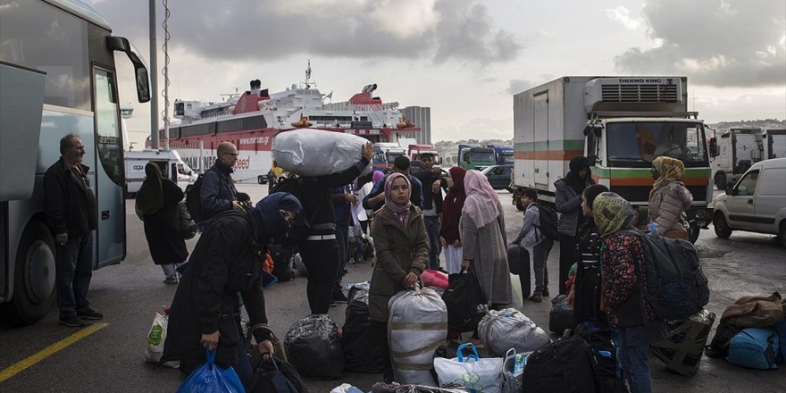 Adalardaki Düzensiz Göçmenlerin Ana Karaya Taşınması Devam Ediyor