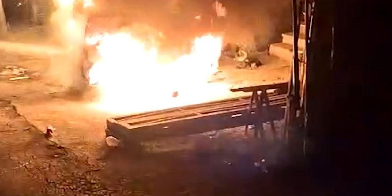 Hakkari'de 3 Katlı Evde Yangın