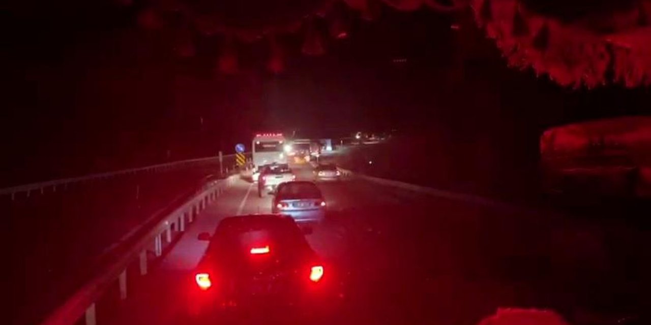 Tır Devrildi, Yol 3 Saat Kapalı Kaldı