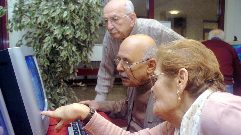 Yaşlı nufusu sosyal medya kullanımında AB'yi katladı