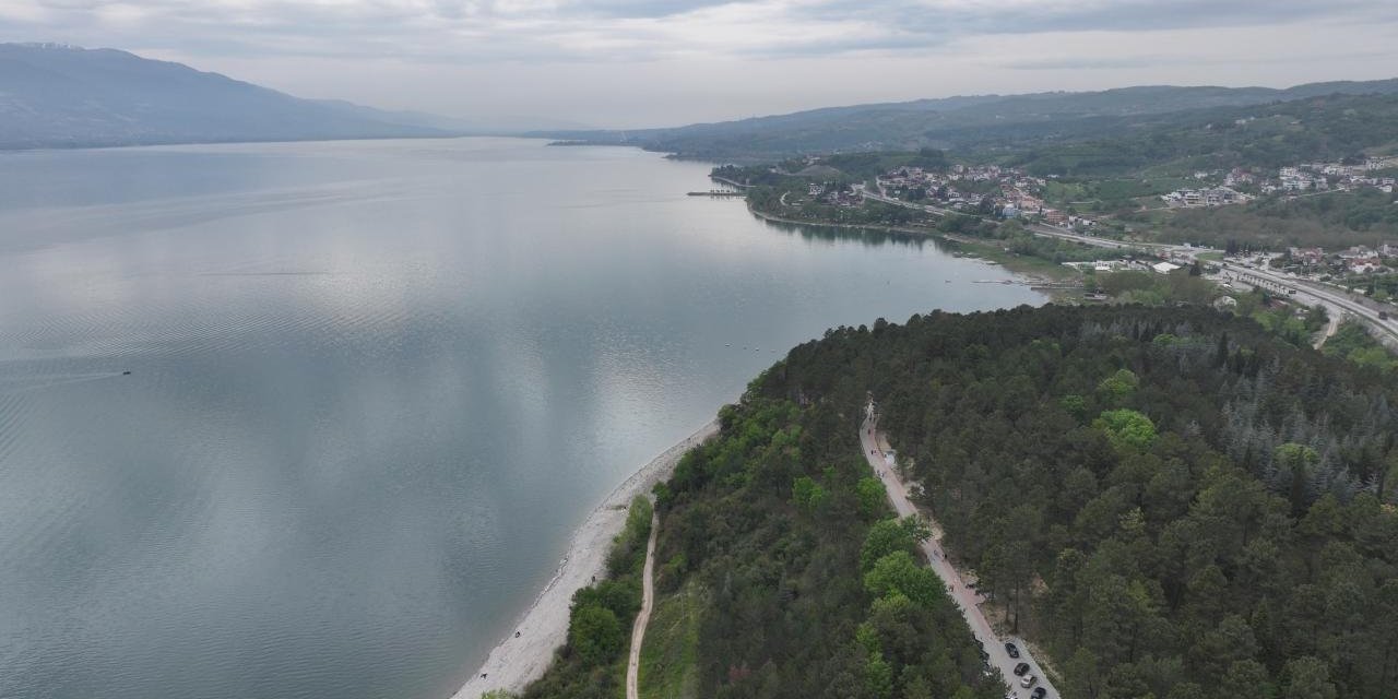 Sapanca Gölü'nde Su Seviyesi 10 Ay Sonra Kritik Eşiği Aştı