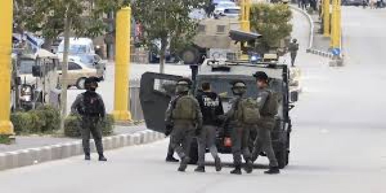 İsrail Ordusu, Batı Şeria Ve Doğu Kudüs'te 15 Filistinliyi Gözaltına Aldı
