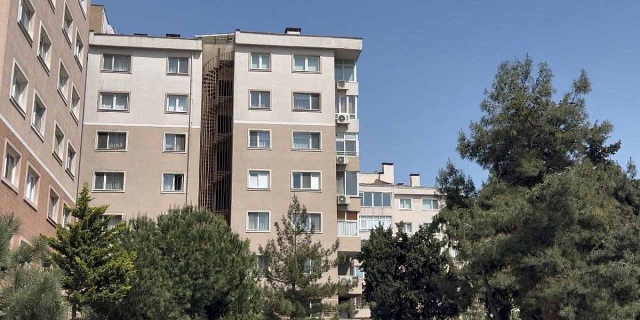 Boşanma Aşamasındaki Eşini Bıçakladı