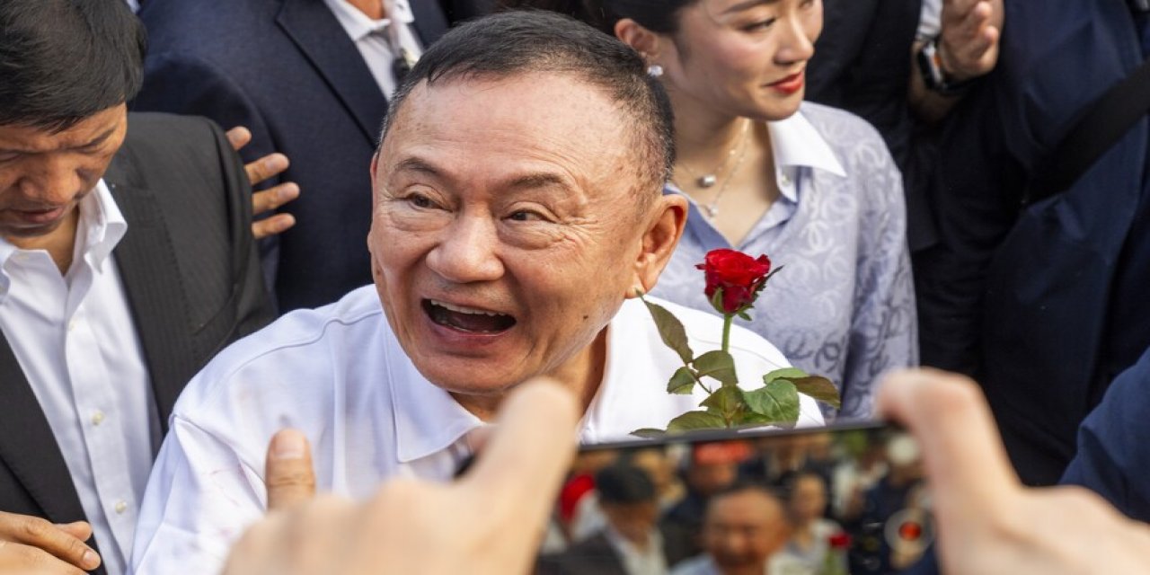 Tayland'ın Eski Başbakanı Thaksin Şinavatra Şartlı Tahliye Edildi