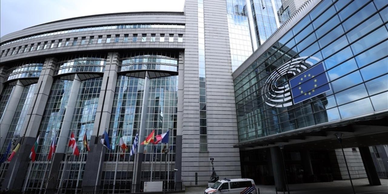 AB: Suriye'nin İçişleri ve Savunma Bakanlarına Yönelik Yaptırımları Kaldırma Kararı Aldık