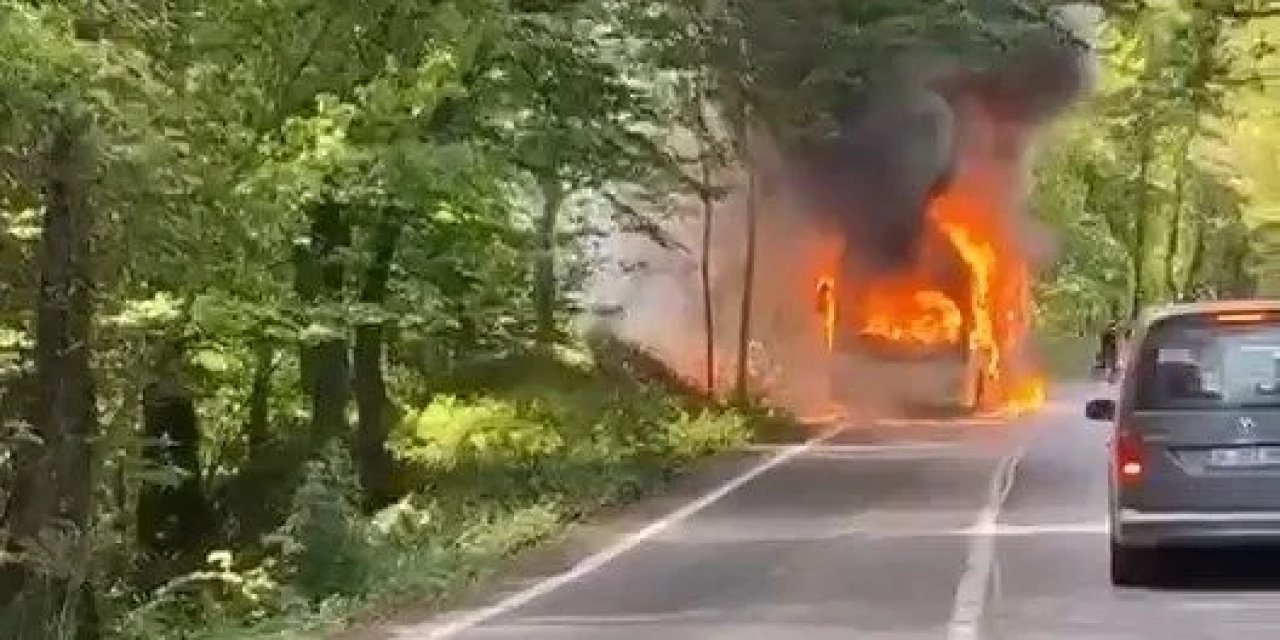 Adeta Can Pazarı Yaşandı! Sarıyer'de İETT Otobüsü Cayır Cayır Yandı