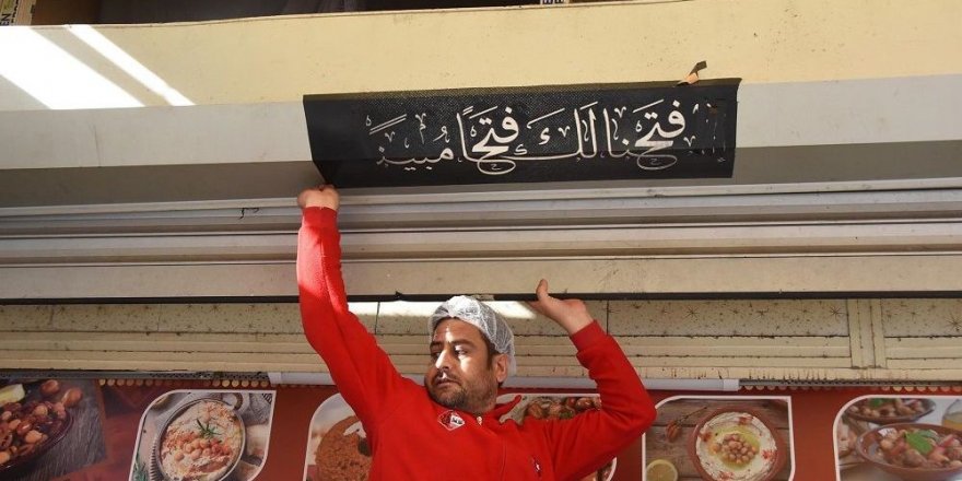 İzmir'de 'Arapça tabela'lar indirildi