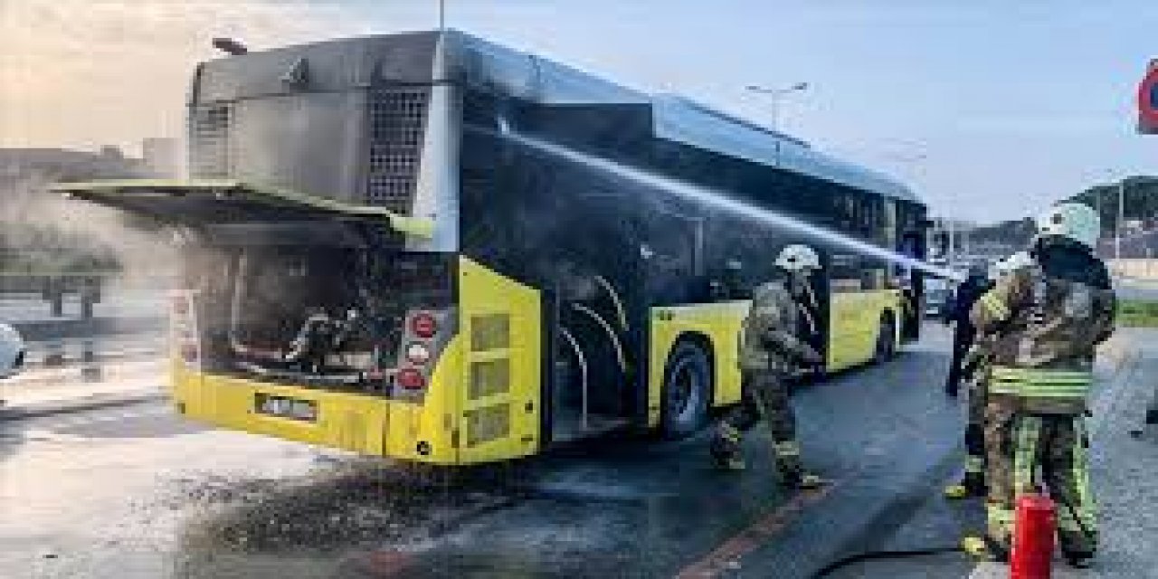 Sarıyer'de Yanan İETT Otobüsünün Son Hali... Kullanılamaz Hale Geldi!