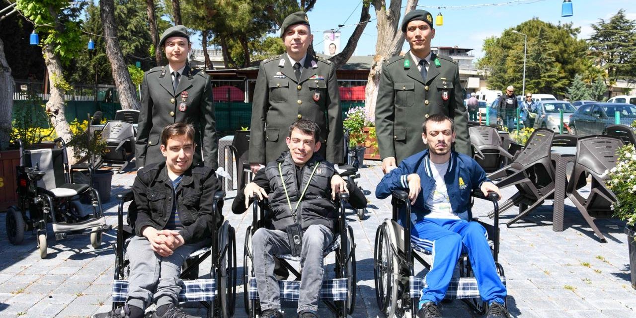 Mehmetçik, 108 Tekerlekli Sandalyeyi İhtiyaç Sahiplerine Ulaştırdı