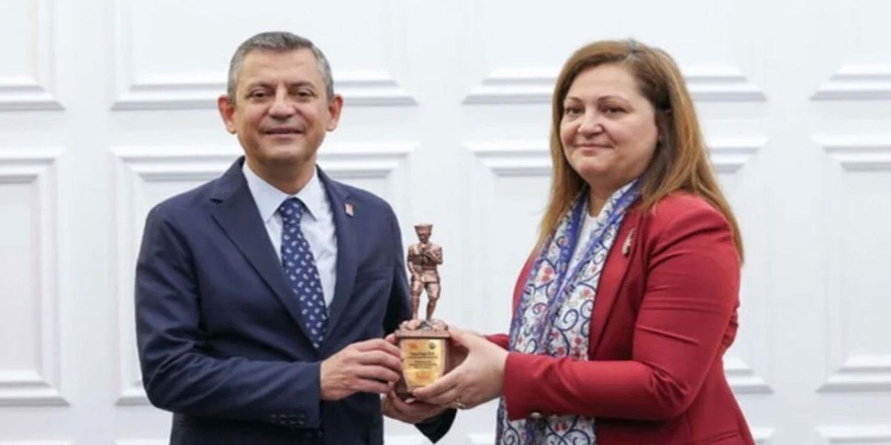 AK Parti'ye Geçen Burcu Köksal'dan CHP Lideri Özgür Özel'e: Kendi Pislikleriyle Uğraşsın