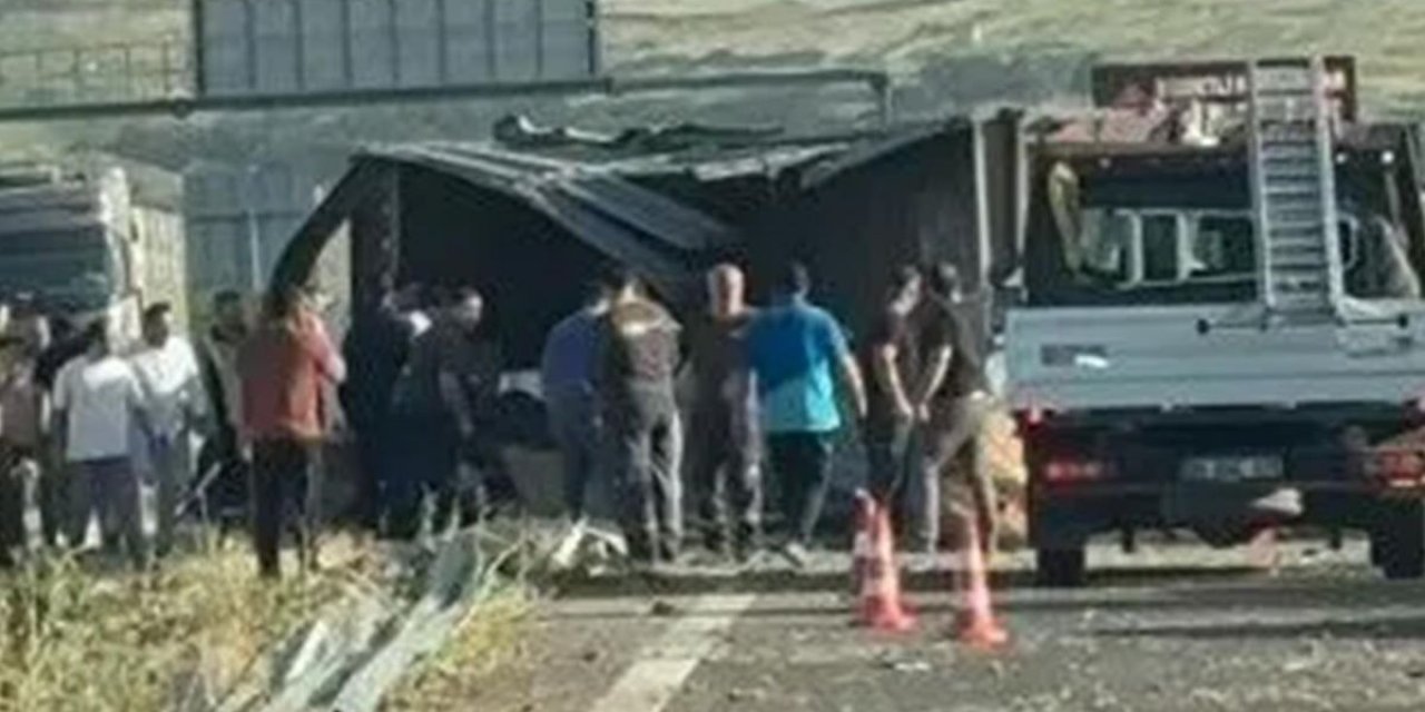 Menemen'de Tır Kazası: 2 Ölü