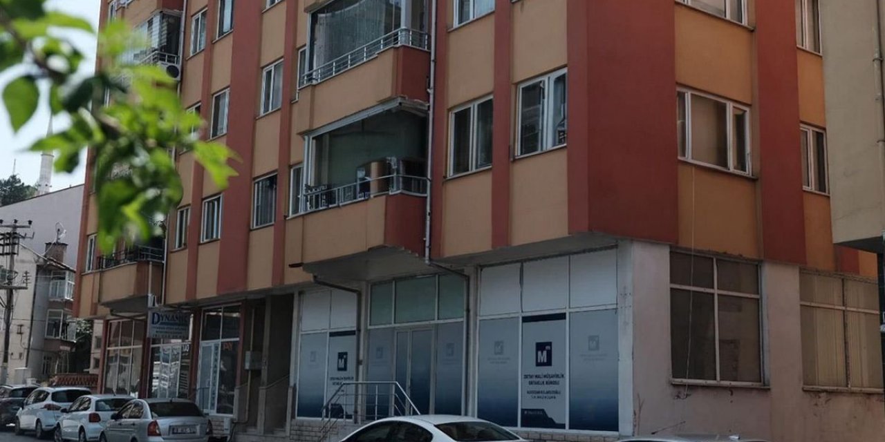 Bir İlimiz Bu Olayı Konuşuyor: Genç Kız, Hocasının Elinden Kurtulmak İçin Balkondan Çıplak Atladı