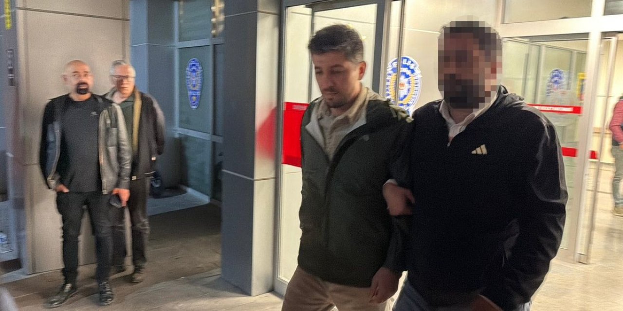Eskişehir'deki Yolsuzluk Operasyonunda Gözaltına Alınan Şüpheliler Sağlık Kontrolünden Geçirildi