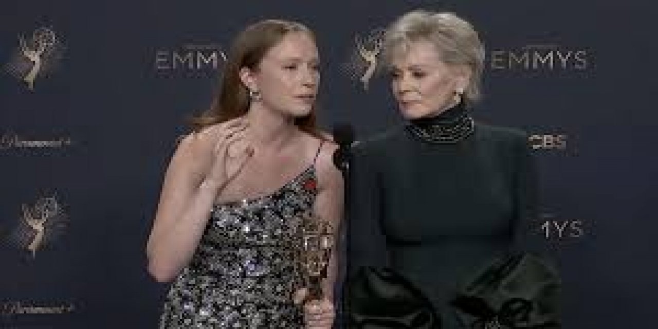 Cannes Film Festivali'ne Katılan ABD'li Aktrist Hannah Einbinder, Filistin'e Desteğini Vurguladı