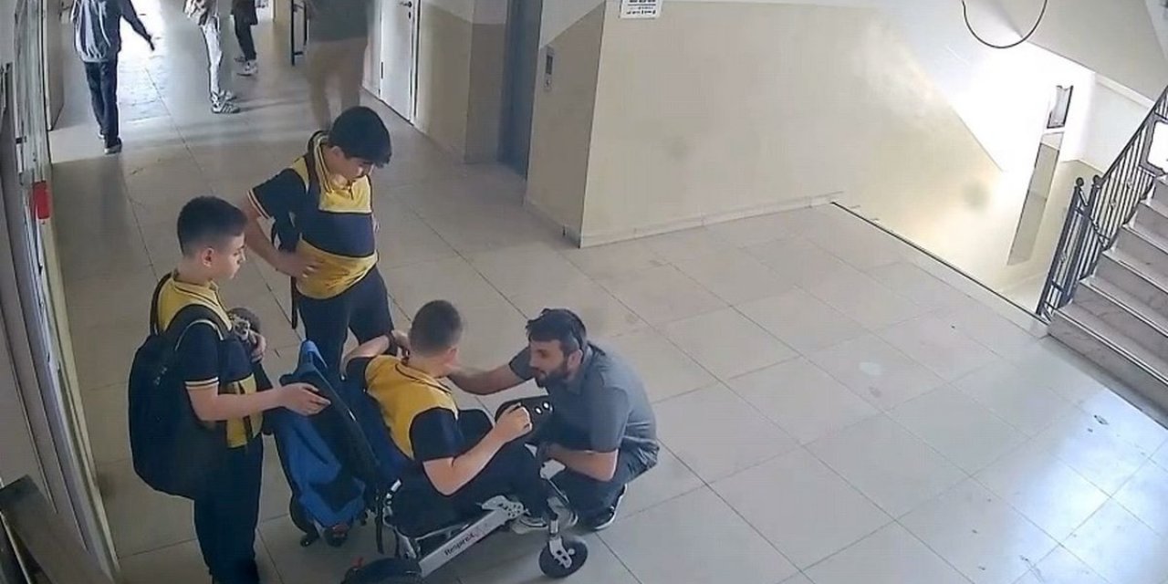 Müdür Yardımcısı Öğrencisini Sırtında Taşıdı