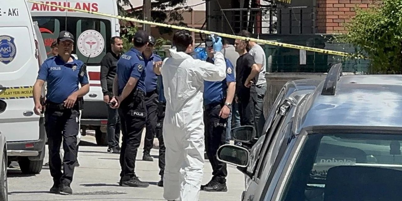 Anne Ve Babasını Öldüren Hukuk Öğrencisi, Parkta Elleri Kanlı Halde Bulundu