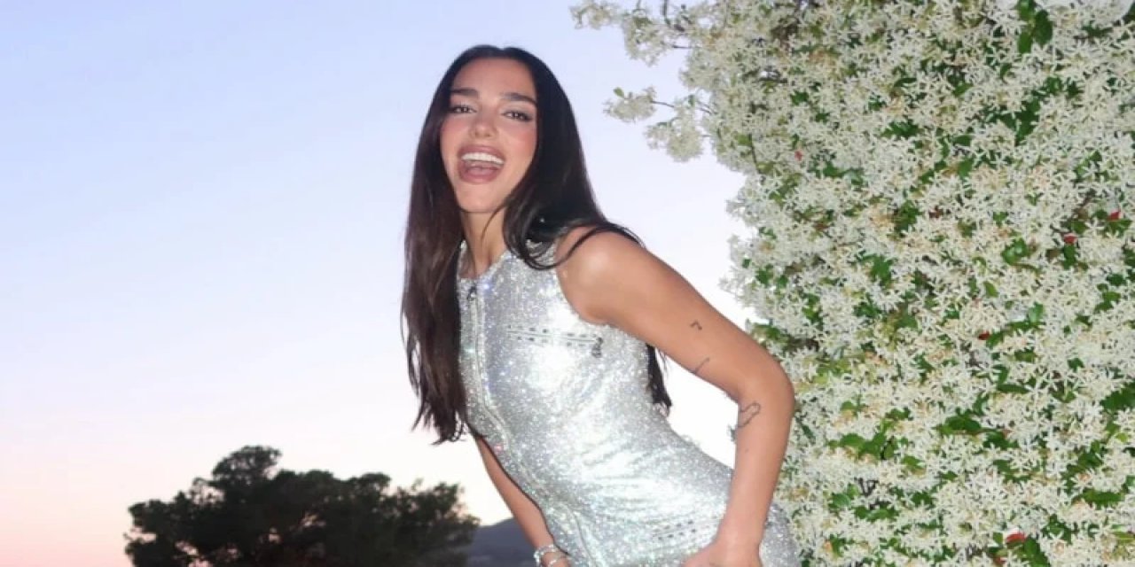 Dua Lipa Tatilde! Pozlarını Sosyal Medyadan Paylaştı