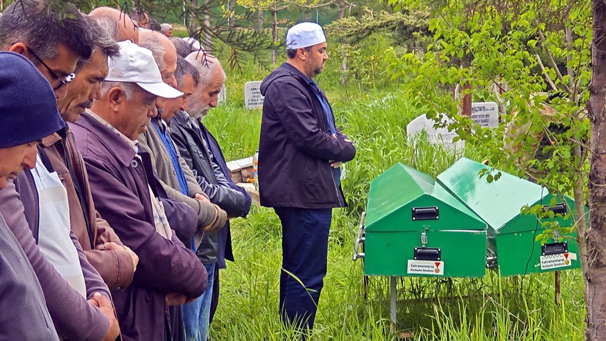 Çekyattan Düşen Bertuğ Öldü, Sinir Krizi Geçirip Hastaneden Ayrılan Babası Kazada Hayatını Kaybetti
