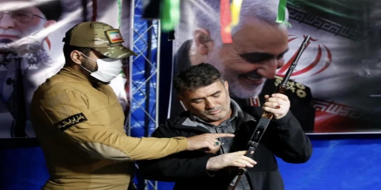 İran'da Sokaklarda Silah Eğitimi Verilmeye Başlandı