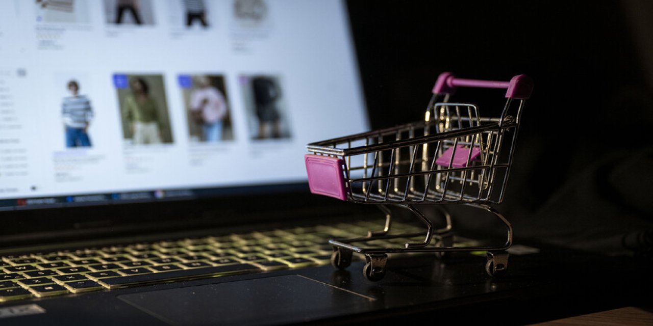 Türkiye'nin E-Ticaret Hacmi 5 Yılda 10,6 Trilyon Liraya Ulaştı
