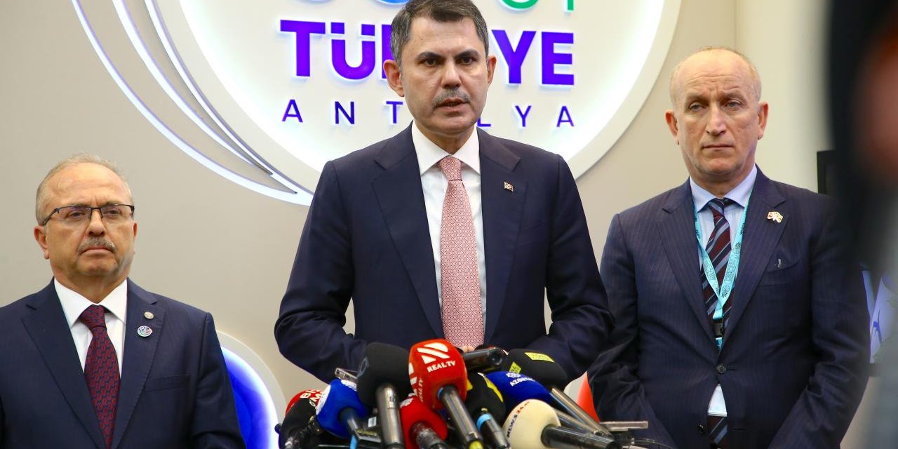Bakan Kurum, Bakü'de 13. Dünya Kentsel Forumu'na Katıldı