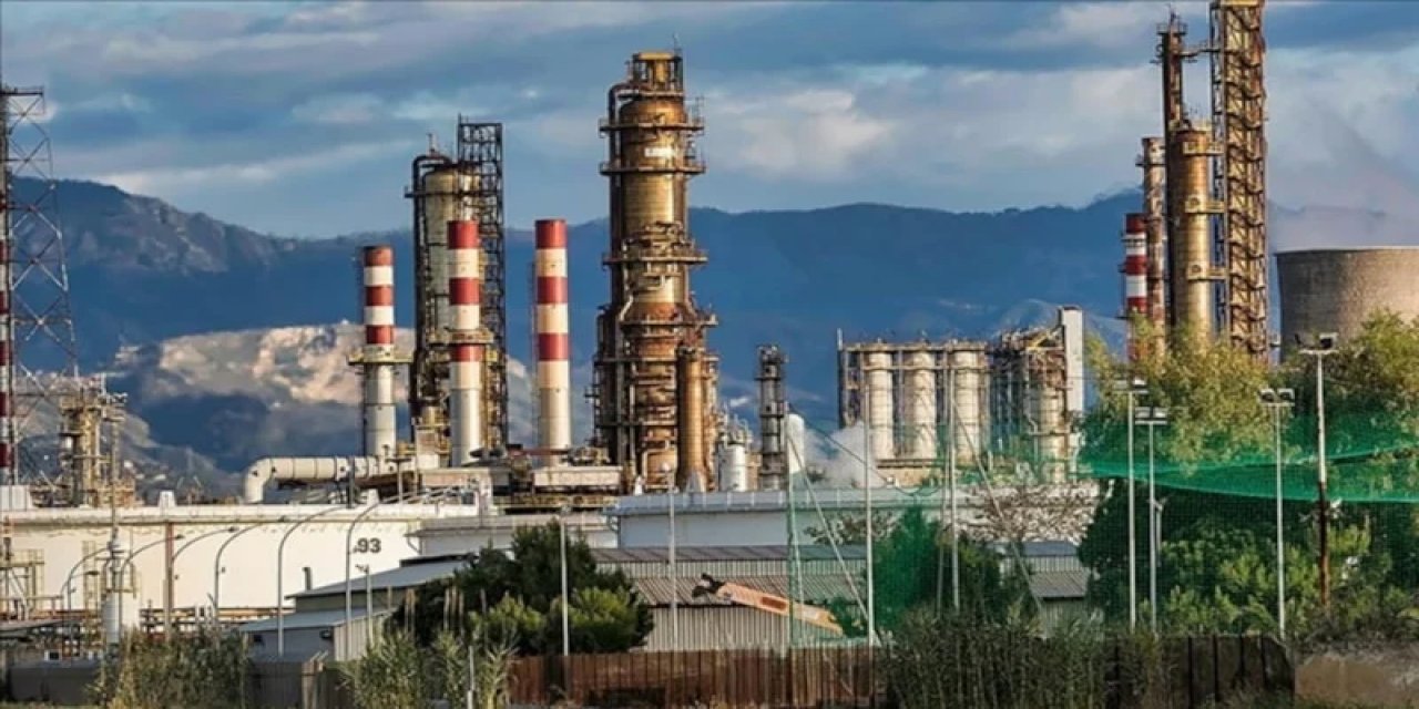 ABD'nin İran Petrolüne Yönelik Yaptırımları Askıya Alacağı İddiası