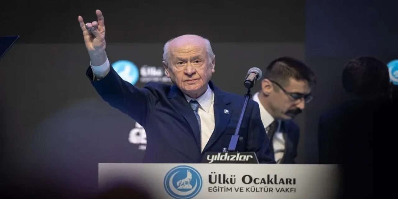 Devlet Bahçeli'ye Altın Kurt Başlı Tuğ Hediyesi! Altın Kurt Başlı Tuğ Hediyesi Ne Anlama Geliyor?