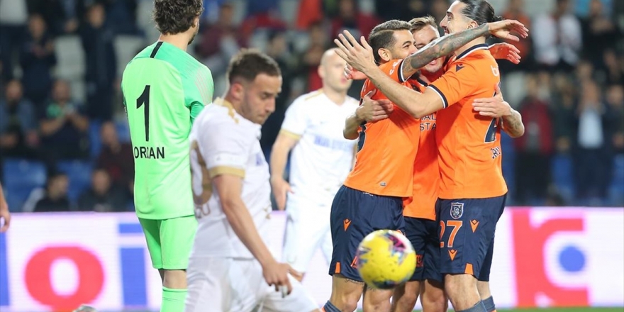 Medipol Başakşehir Evinde Galip