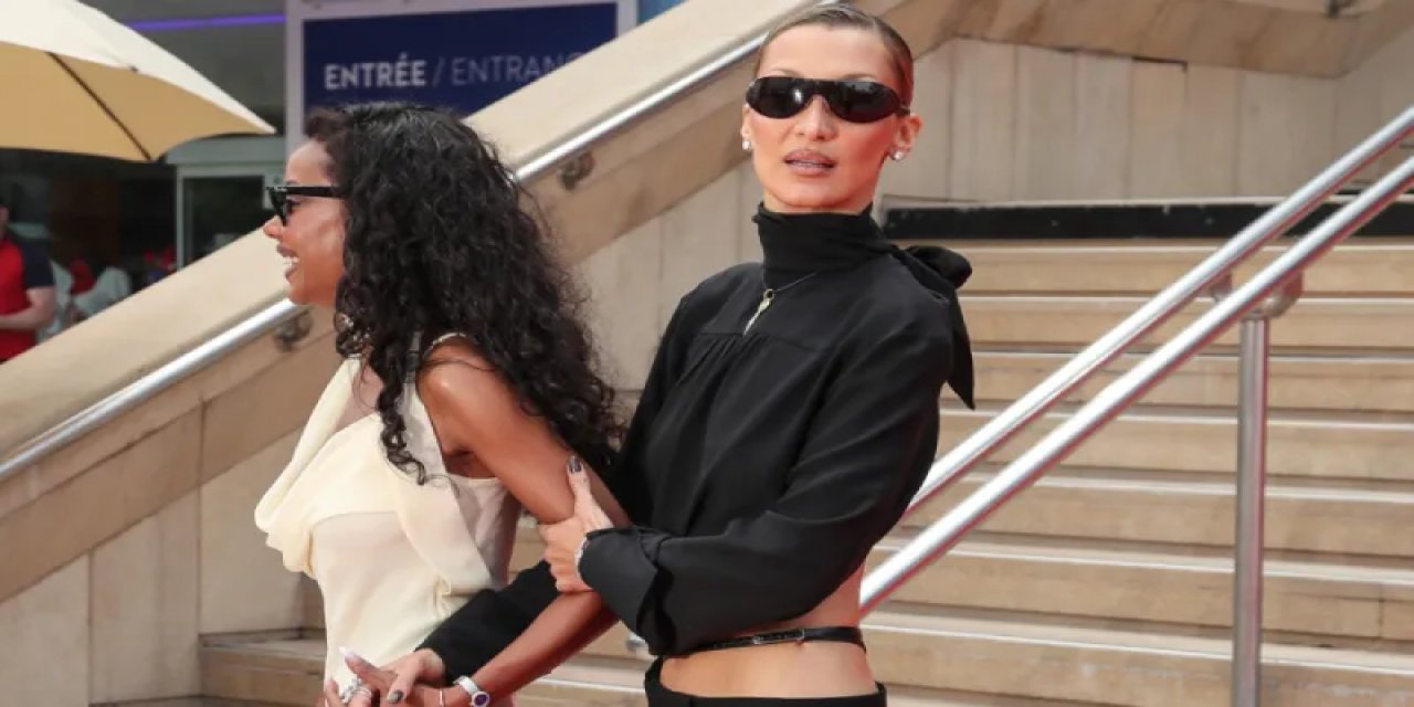 Bella Hadid En Yakın Arkadaşıyla El Ele Cannes Sokaklarında
