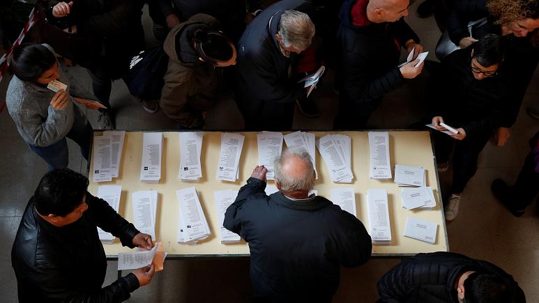 İspanya'da seçimleri Sosyalistler kazandı