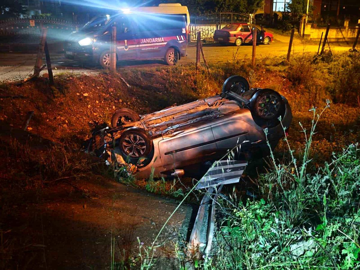Akyazı'da Alkollü Kaza: Araç Kanala Uçtu