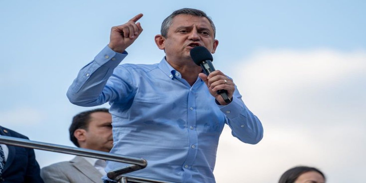 Özgür Özel Saat Verip Çağrı Yaptı: "Ülkesini Seven Herkesi Direnmeye Davet Ediyorum"