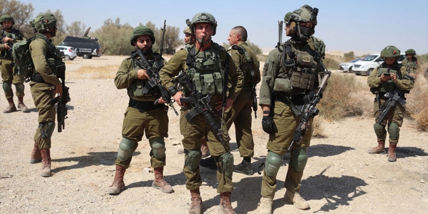 İsrail Askerleri Kudüs'te Filistinli Bedevilere Ait 4 Evi Yıktı