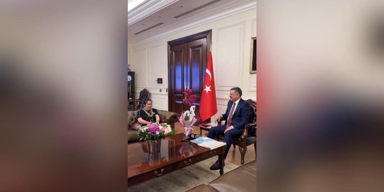 İçişleri Bakanı Çiftçi, Down Sendromlu Kısmet'i Bakanlıkta Ağırladı